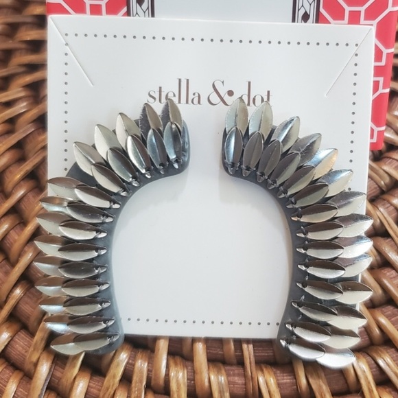 :: Stella & Dot Rare [SILVER] Pegasus Ear Climbers - Picture 7 of 7